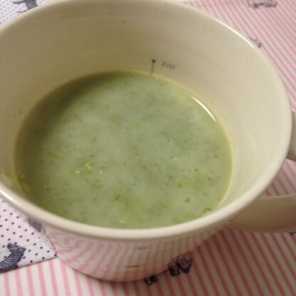 きれいな緑色のスープですね！とても美味しかったです！